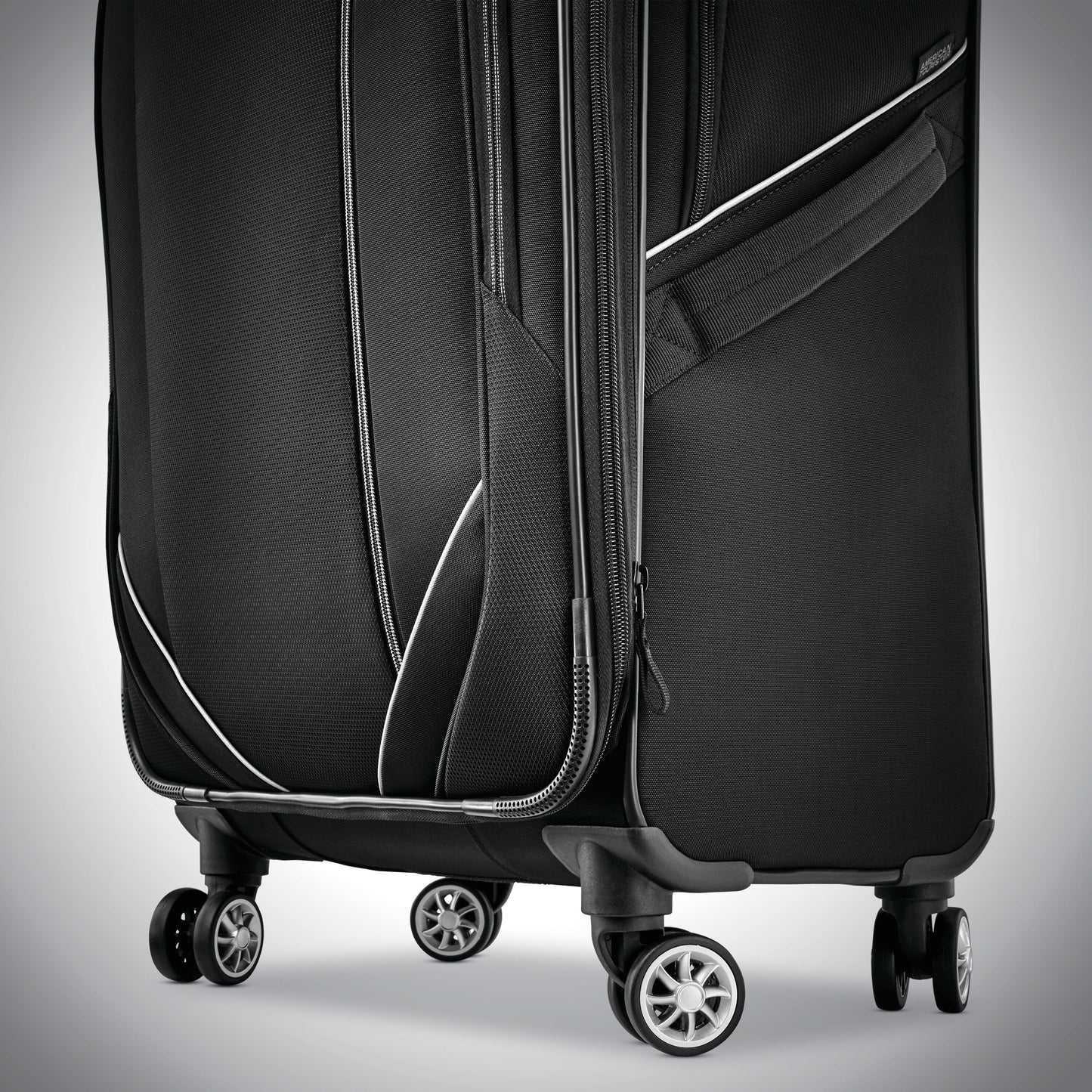 American Tourister Zoom Turbo 20" Spinner