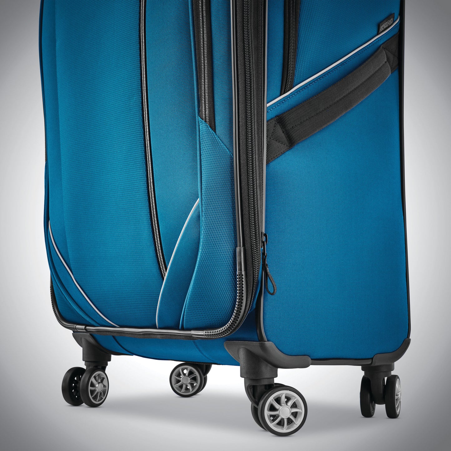 American Tourister Zoom Turbo 24" Spinner